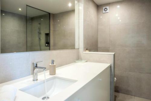 Gioma Apartment with Lake View