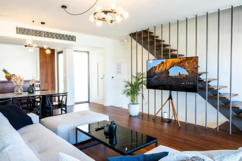 Gioma Apartment with Lake View