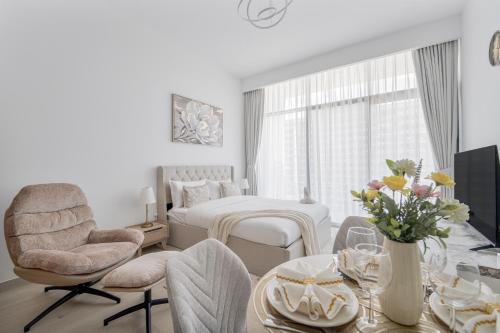 Luxury Studio in Azizi Riviera Beachfront