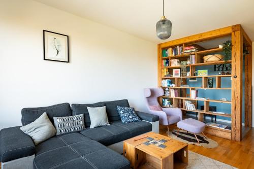 Łańcucka Homely Apartment by BookingHost