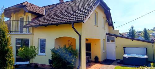 VILA RIVIÉRA so súkromnou vírivkou Liptov Bešeňová