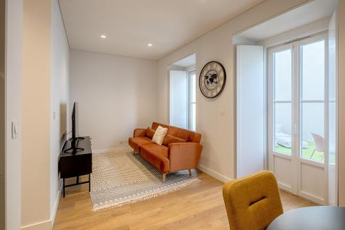 a living room with a couch and a table at Glasgow Industrial 2BR apartment in Caparica