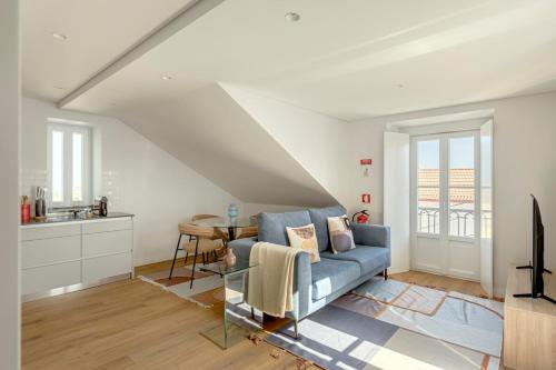a living room with a blue couch and a table at Casablanca 2BR Horizon in Caparica