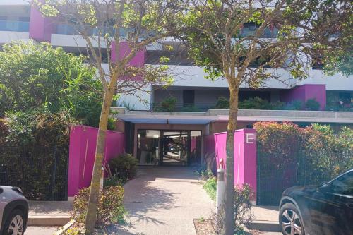 Beautiful T2 with pool - near beach