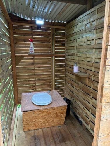a wooden sauna with a blue plate on a table at La Cabane du Bûcheron in La Teste-de-Buch