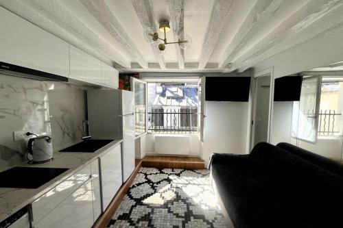 Opera 9th Rooftop Studio Full of Character managed by Mey Agency