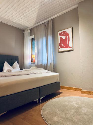 a bedroom with a large bed with a window at Apartment Auszeit im Ski- und Wandergebiet Spitzingsee - neu renoviert in Schliersee
