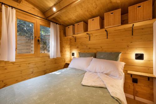 a bedroom with a bed in a wooden cabin at Try and Try in Cunit