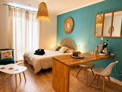 Studio Boho-Chic en hyper-centre de Moulins au calme avec Parking en face