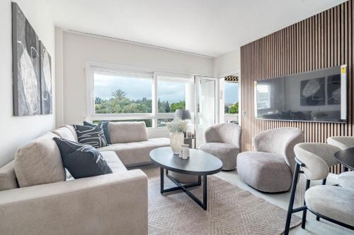 Beach front apartment in Puerto Banus