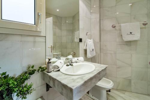 Beach front apartment in Puerto Banus