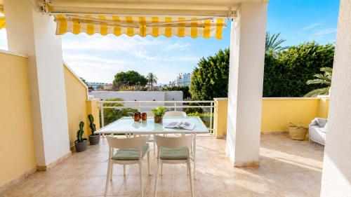 Apartamento Luz de Luna moderno en Dénia con terraza y piscina by Family Homes