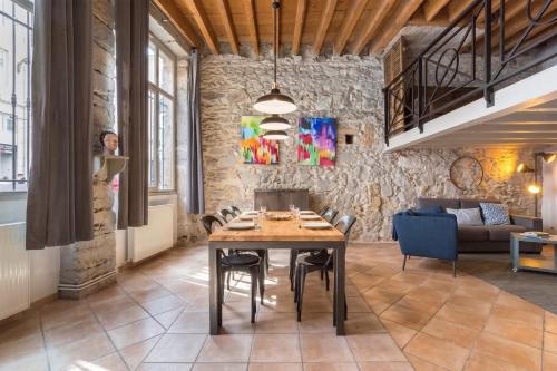 GuestReady - Bright and Modern Croix-Paquet Loft