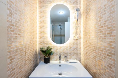 Imperium Vatican Guesthouse - 3 pvt suites, pvt bathrooms, A-C, 2 steps from Vatican