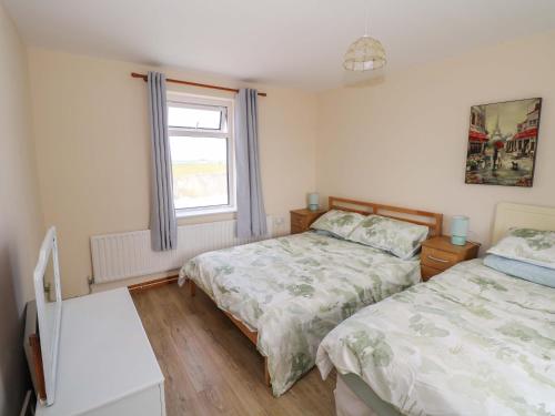 a bedroom with two beds and a window at Ocean View in Westport