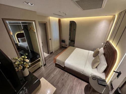 Standard King Room (No-View)