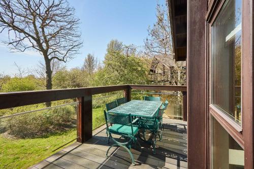 a table and chairs on a balcony with a view at Host & Stay - Lodge 32 in Belton
