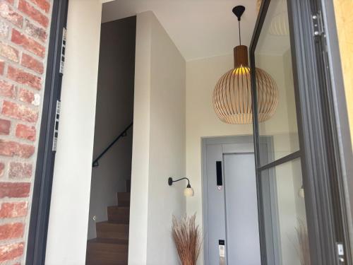 a room with a glass door and a mirror at Tjusteplekske in Heuvelland