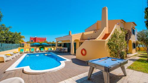 Villa Royal Sandals - com BBQ e piscina aquecível em Albufeira