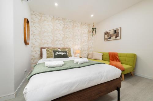 Flat in central Lisbon with AC & private kitchen
