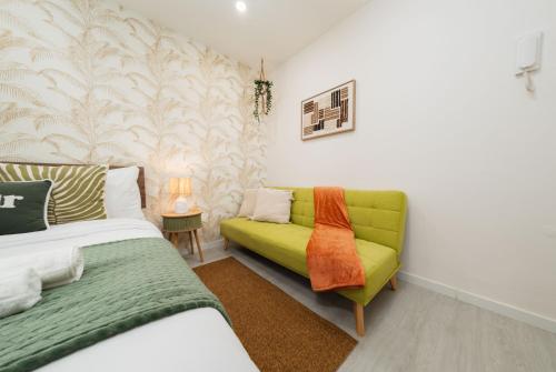 Flat in central Lisbon with AC & private kitchen