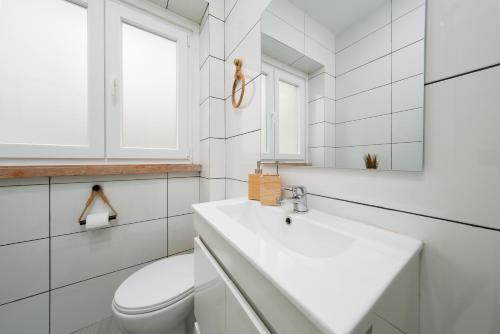 Flat in central Lisbon with AC & private kitchen