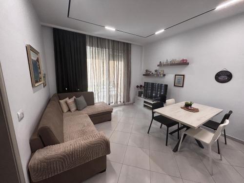 a living room with a couch and a table at Beach House Gjiri i Lalzit in Mullini i Danit