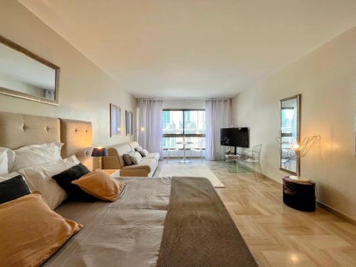 Elegant Apartment in Gray Albion - Parking, Central Cannes