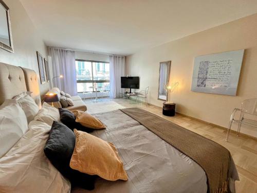 Elegant Apartment in Gray Albion - Parking, Central Cannes