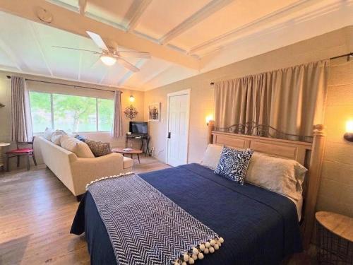 a bedroom with a bed and a living room at #02 - Unique Lakeside Studio Cottage- Pet Friendly in Hot Springs