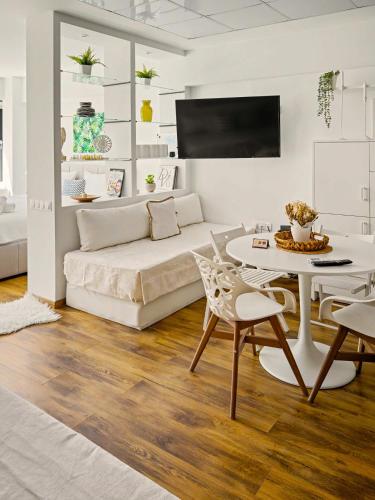 Estia Premium Apartments - 80 Squaremeter Cozy Loft City Center