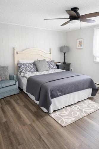 a bedroom with a large bed and a ceiling fan at Cozy Mountain Rancher in Harpers Ferry