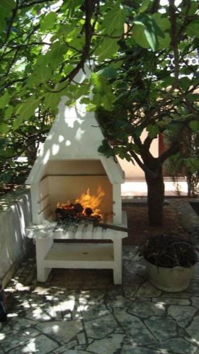 White Apartment Krk With Private Garden