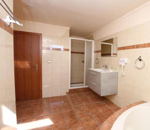 a bathroom with a sink and a mirror at Jannas Home in Néa Karyá