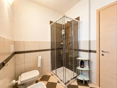 a bathroom with a shower and a toilet at Dimora del Centro in Acqui Terme