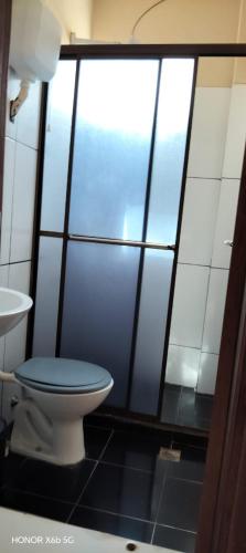 a bathroom with a toilet and a sink at Ada H5 in Ciudad del Este