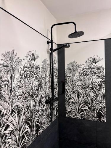 a bathroom with a mural of plants on the wall at Le Lobellia à Sainte Clotilde centre in Sainte-Clotilde