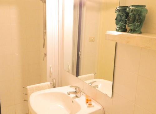 Ein Badezimmer in der Unterkunft Pietra dell'Etna