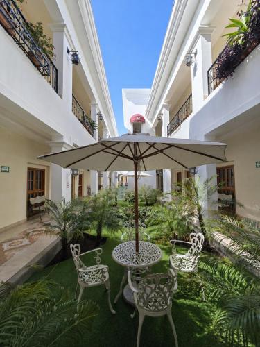GRAN HOTEL VICTORIA — Garden view