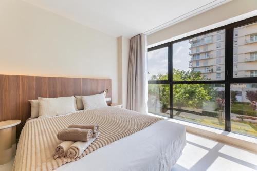 a bedroom with a bed and a large window at A2B Collection Arena in Valencia