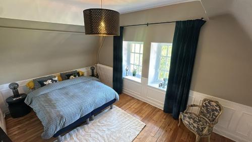 a bedroom with a bed and a window at Studio avec vue piscine in Missy-sur-Aisne