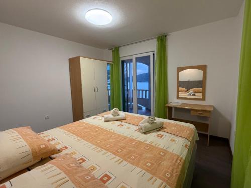 a bedroom with a bed with a view of the ocean at Apartman 6 Majba in Zaglavice
