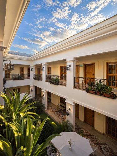 GRAN HOTEL VICTORIA — Property building