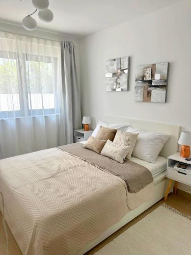Marevista Apartment - Sea View, Pool & Private Garden near Trogir