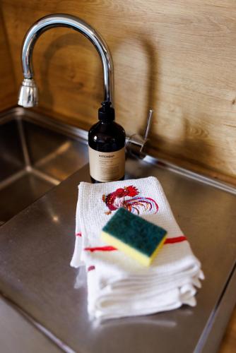 a bottle of soap sitting on top of towels next to a sink at Living Lu - cosy Apartment three - nähe Mannheim - BASF - Netflix - 3 Zimmer in Ludwigshafen am Rhein