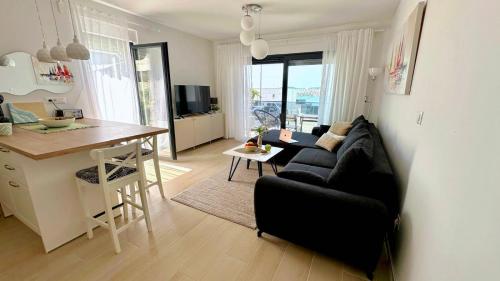 Marevista Apartment - Sea View, Pool & Private Garden near Trogir