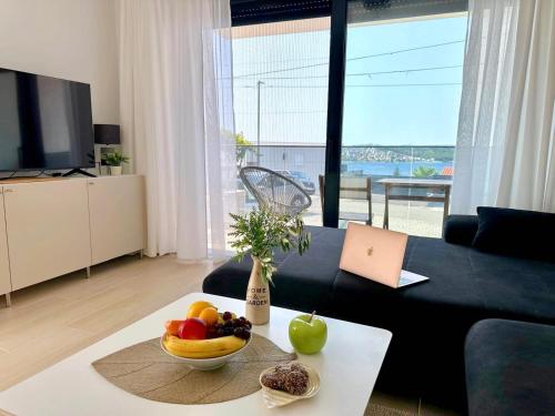Marevista Apartment - Sea View, Pool & Private Garden near Trogir