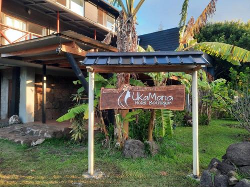a sign for a hotel in front of a building at Hotel Uka Mana in Hanga Roa