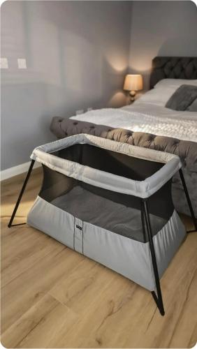 two beds sitting next to each other in a bedroom at Kings Corner in Warrenpoint