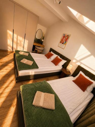 two beds in a room with at Vistula Apartment in Ustroń